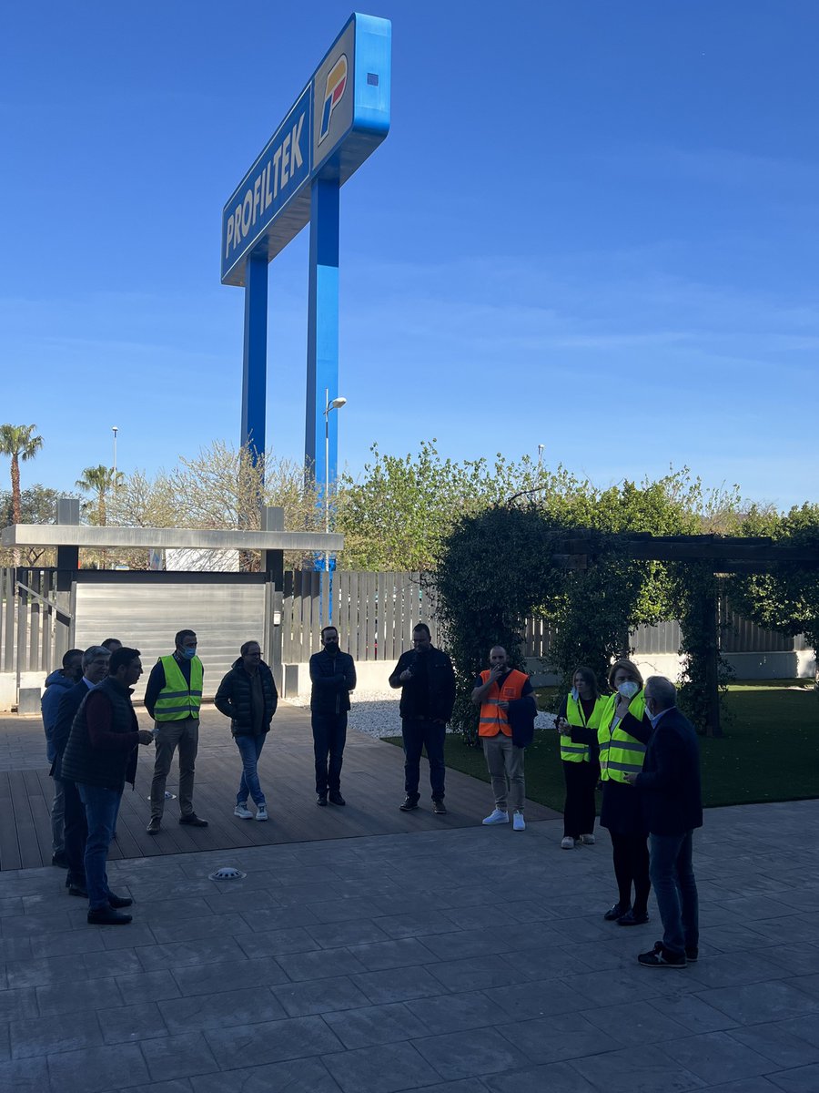 BigMatIberia's tweet photo. En la pasada semana visitamos las instalaciones de @PROFILTEK 
Con seguridad y gracias al plan de desescalada, volvemos a estar más cerca de nuestros proveedores. 😊
¡Muchas gracias por este reencuentro!

#Profiltek #espaciosdeducha #construcción #centraldecompras https://t.co/nBRM1SYkDz