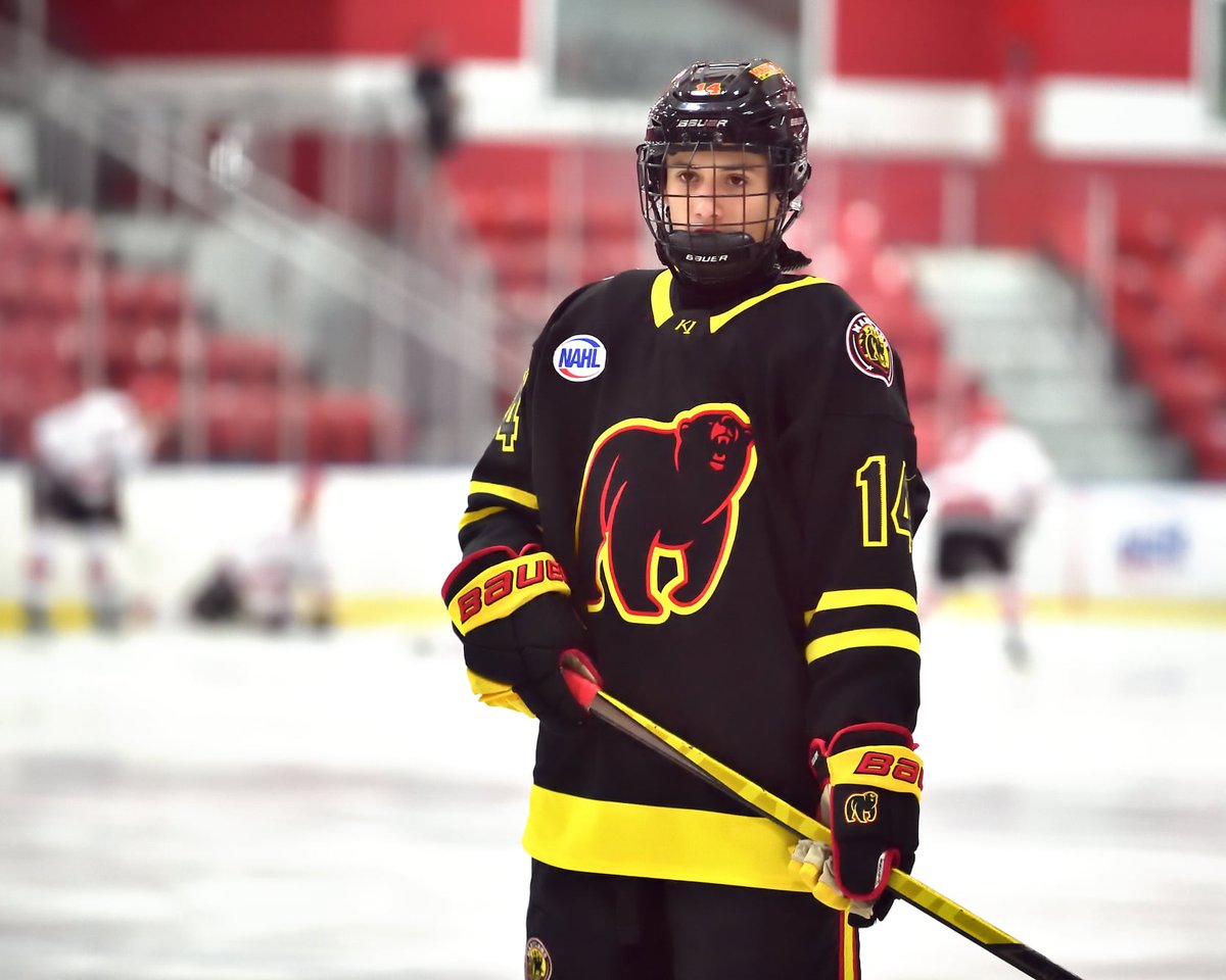 BlackBearsNAHL's tweet photo. Congratulations to Hunter Ramos, of the @FoxMotorsHockey, for making his NAHL Debut this past weekend! Hunter made an immediate impact in helping us gain 3 points, and even got some deserved power play time! 

📷 @JonnyP99 @TheArtOfPicture | #MarylandBlackBears #NAHL https://t.co/5EzEjEMRaS