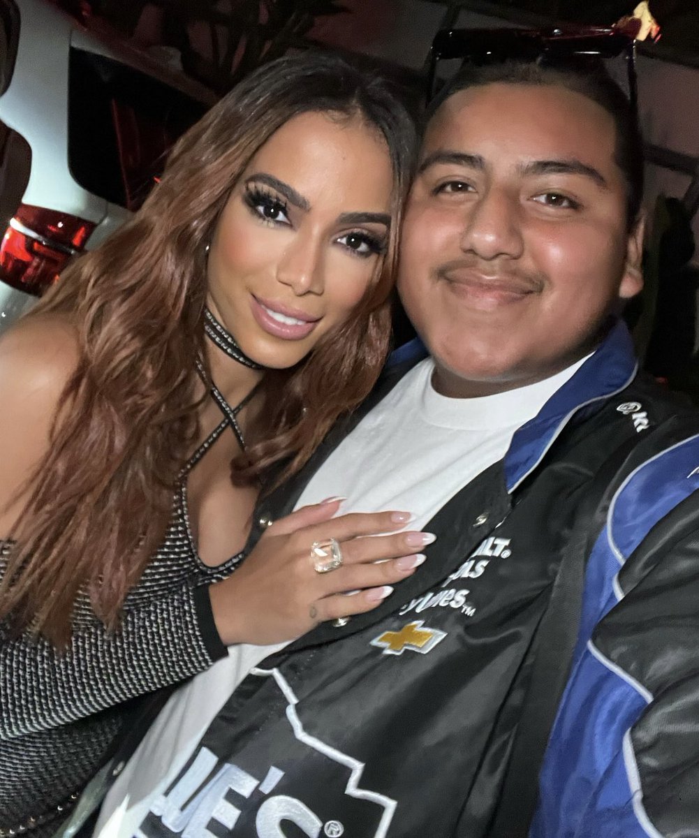 iamjavierg's tweet photo. Con La Mas Dura @anitta 💅🏽 #anitta https://t.co/lkWnAokgtu