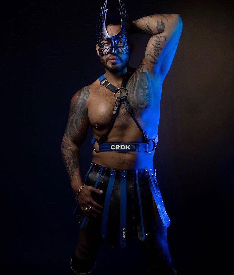 CRDKO_BCN's tweet photo. Déjate deducir por @viktorromvenus
Arnes x + falda gladiator black/blue @cerdako_fetish
📸 @photosbyplm2
📌 @estudiomahitoi
#cerdako #new #fetish #leather #harness #falda #leatherman #fashion #hot #sexy #gay #model #modelgay #gayfetish #instagay #muscle #gayhot #crush https://t.co/QCKbGP30hv