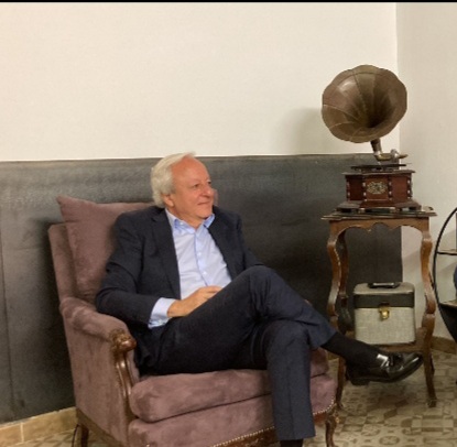 CapelGonzalez's tweet photo. Dando forma a mi nuevo espacio "Soy Alex Capel y esto es Conociendo a......." en @belluccistudios ,  en breve compartiré contigo esta experiencia. @FMLopez31 @EditaOla @xemagil @CeliaHil @Xantallavina @jmarinpu @AntoniGarrell @josemariagris https://t.co/brncs9P2tM