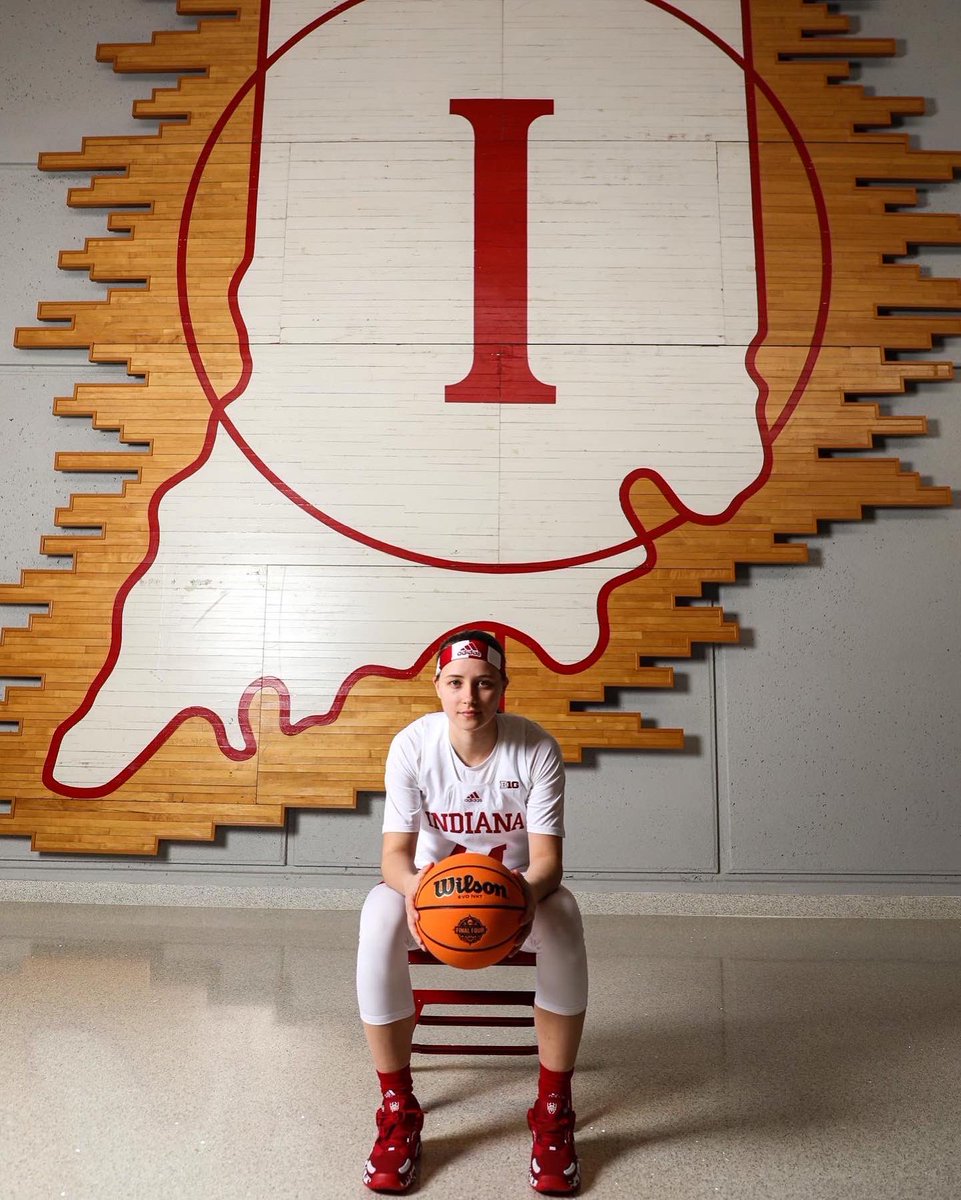sara_scalia14's tweet photo. Hoosier Nation!!!!! Let’s get it!!🔴⚪️ https://t.co/bCIAmlyMVj