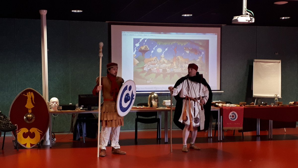 ManonMchdPpin's tweet photo. Aujourd'hui les Taifaili sont venus au collège présenter la cuisine antique aux 4emes G et F ainsi qu'aux latinistes de 3emes. Un chouette moment ! @LudoMalecot @rostand79 https://t.co/aO7DxS5y8e