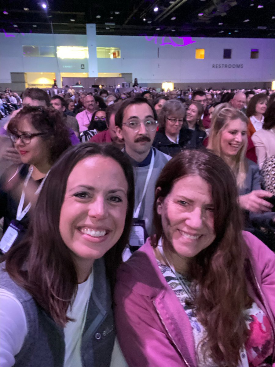 JenMaltba's tweet photo. Meeting @EllucianInc customers before the Aaron Sorkin keynote! #eLive2022 #LoveHigherEd https://t.co/oQ9gfKyGcG