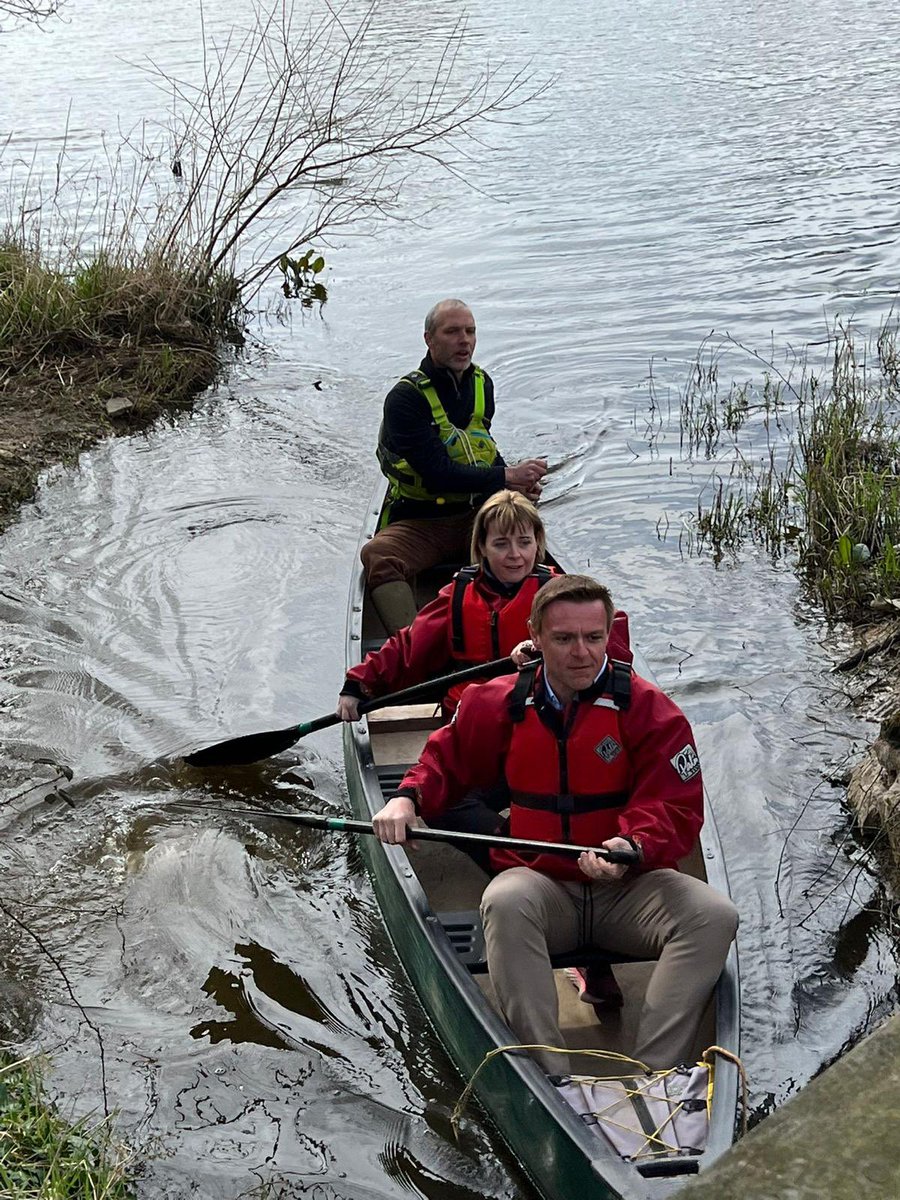 AbiBrown1's tweet photo. 👏🏽 Great to have @willquince visit HAF projects in #StokeonTrent.

🛶 This morning we paddled canoes at @StanleyHeadOEC &amp; learnt about outdoor education with students from #Longton. 

🙂 #Proud of the work we do with @HUBBFoundation_ to improve outcomes for children &amp; young ppl. https://t.co/5UKe92rceq