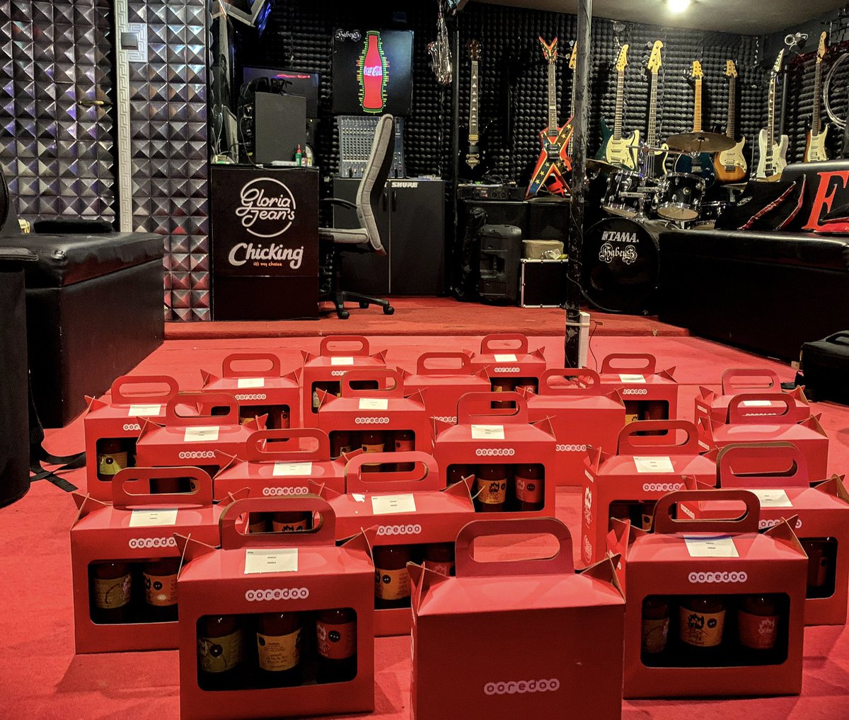 HabeysBoduberu's tweet photo. Thank you @ooredoomaldives for the Ramadan gift packs.
#kandoodhoomirus https://t.co/0ScKbJTAGy