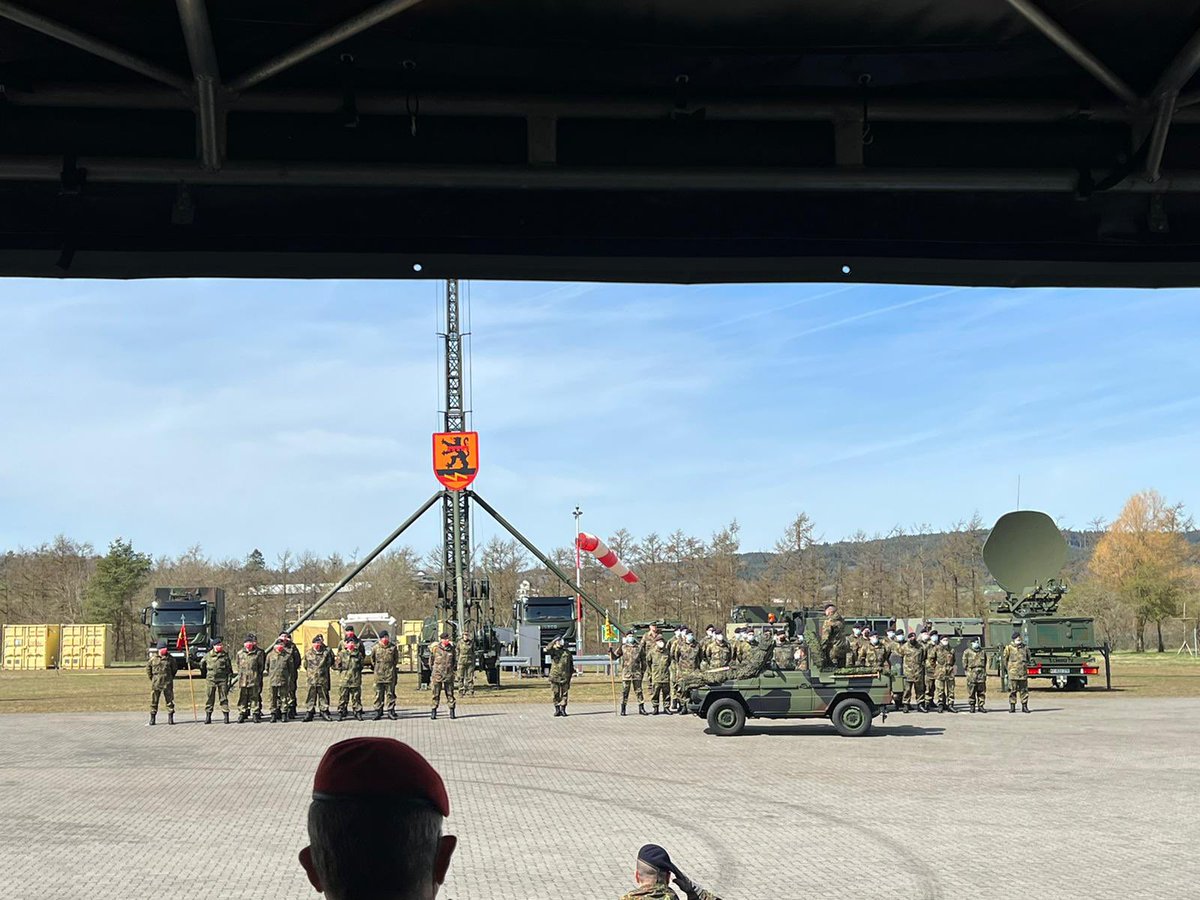 LarsDecker1's tweet photo. Am 04.04.2019 habe ich das Kommando über #ITBtl281 übernommen und heute übergeben. Ich blicke voller Stolz auf die letzten drei Jahre zurück und wünsche allen Angehörigen des Verbandes Soldatenglück und Gottes Segen.
Ich melde mich als Kommandeur ITBtl 281 ab!
#NetReady! https://t.co/RNi8cY1V9N