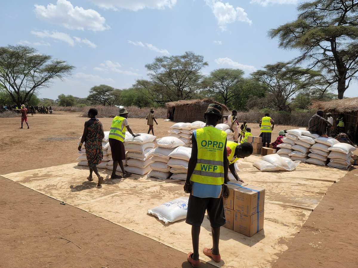 Empower the locals. Teach them how it is done and it will be well-done beyond doubts. During our food distributions, Local Project Management Committees are at the front of the food distribution process.
#Community at the fore.
Courtesy of <a href="/WFP_SouthSudan/">WFP South Sudan</a>
