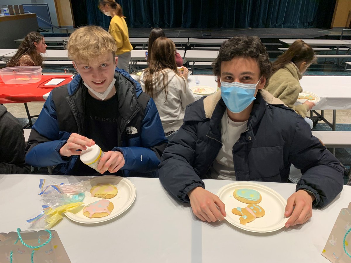 Gleneagle International Students enjoying some spring fun decorating cookies and hunting down some Easter eggs! A big thank you to Ms. Priestly’s classes for making the sugar cookies!