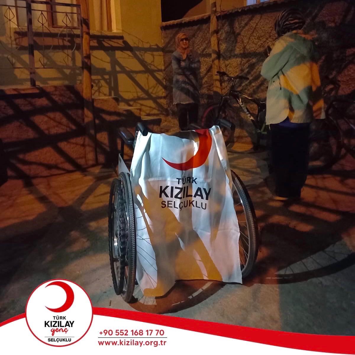 Genç Kızılay Selçuklu olarak, Selçuklu Şubemizin desteği ile tekerlekli sandalyeyi sahibine ulaştırdık. Küçük kardeşimiz okuluna rahat bir şekilde gidip gelecek. <a href="/Kizilay/">Türk Kızılay</a> <a href="/drkerem/">Kerem Kınık</a> <a href="/genckizilay/">Genç Kızılay</a> <a href="/kocemree/">Emre Koç</a> <a href="/kizilayselcuklu/">Kızılay Selçuklu</a> <a href="/kizilaygenc42/">Genç Kızılay Konya</a>