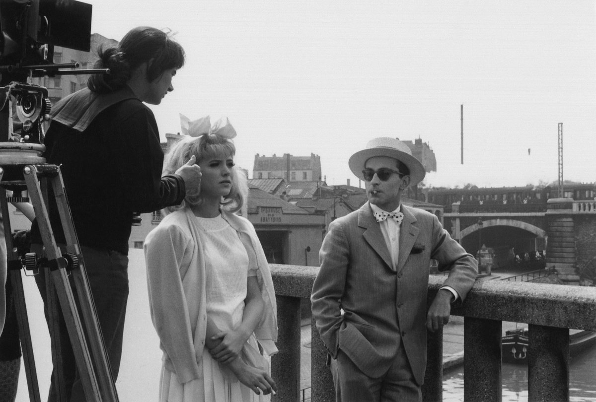 LostInFilm's tweet photo. Agnès Varda with Anna Karina and Jean-Luc Godard shooting the short film 'Les Fiancés du pont Mac Donald', included in 'Cléo de 5 a 7' (1962) https://t.co/izz3oPG3pX