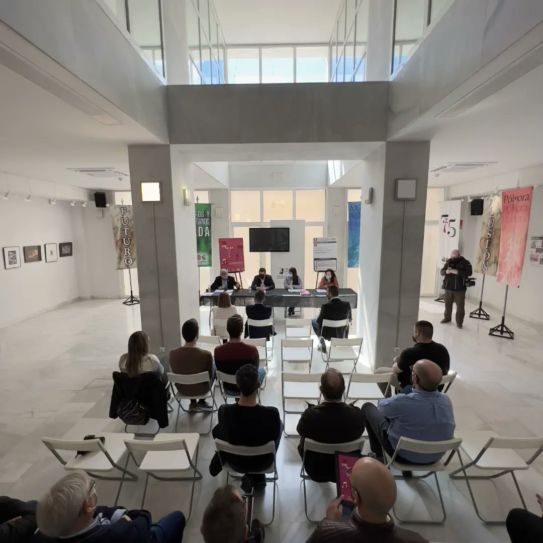 MorosdeElda's tweet photo. 🎼CERTAMEN DE MÚSICA FESTERA🎼

El pasado sábado tuvo lugar en Casa de Rosas la presentación de la obra y el orden de interpretación del 3️⃣5️⃣ Certamen de Música de Moros y Cristianos Elda que tendrá lugar el próximo 14 de mayo. https://t.co/hfJ10erII8