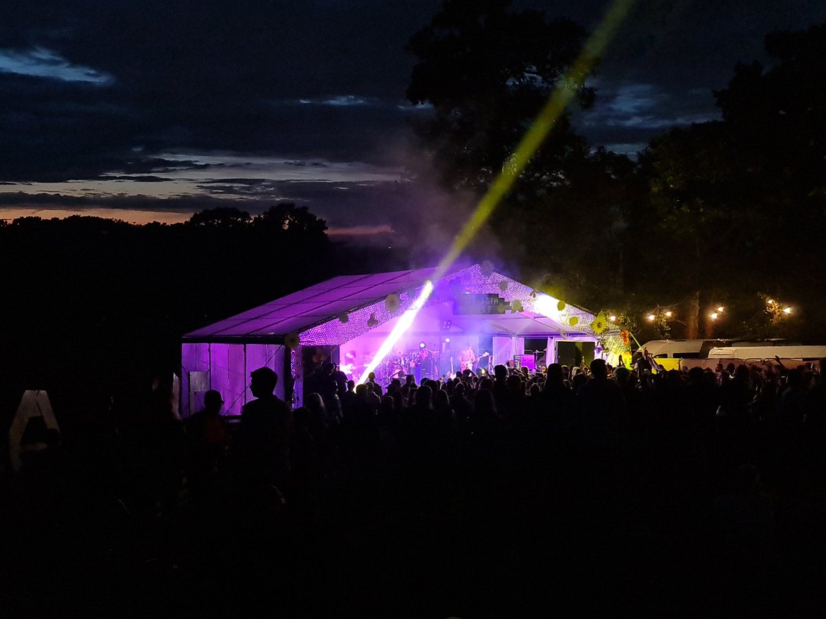ChaterMark's tweet photo. @110Above Really enjoyed seeing Fickle Friends on the Elizabeth Stage as the sun went down on a glorious summer's evening. https://t.co/OBs402N7yY