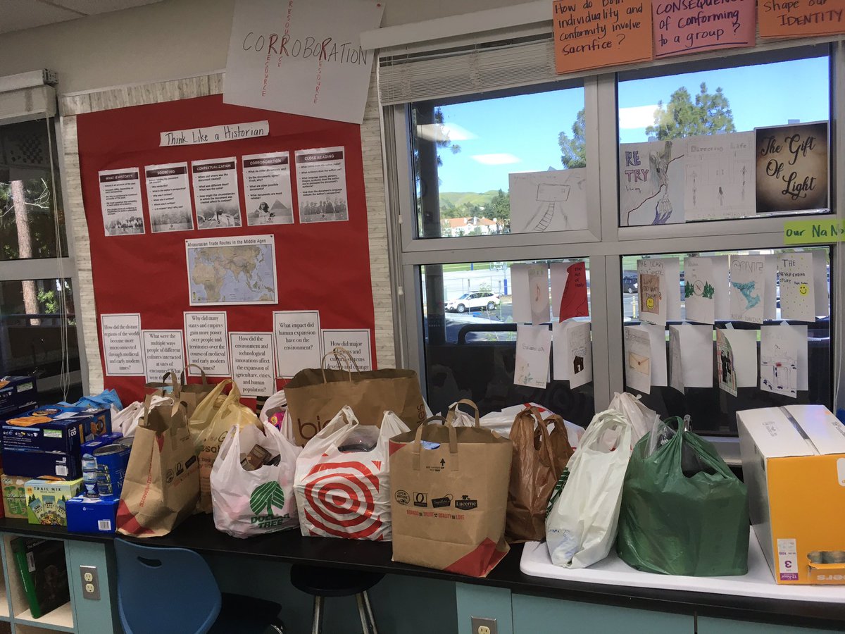 ejpaik100's tweet photo. These photos don’t do justice to the amount of personal supplies the AEW families and staff collected for refugees fleeing Ukraine! THANK YOU for participating! A shout out to @CalabasasHS student Sofia Bronshteyn who reached out to us and let us join her!  @AEWrightMS @LVUSD https://t.co/W5bG6DawKY