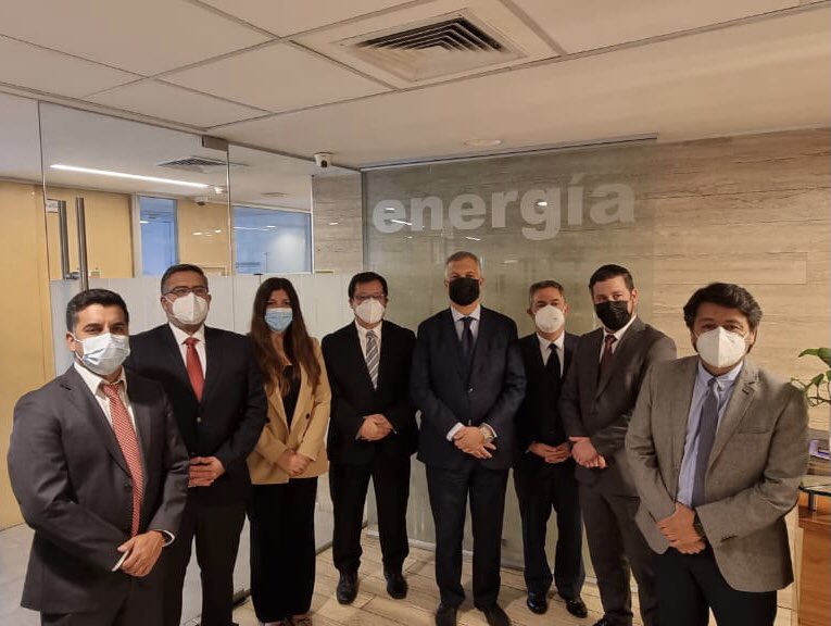 fesenap's tweet photo. Hoy nos reunimos con el nuevo Ministro de Energía @claudiohuepe donde conversamos sobre los  desafíos del nuevo gobierno y nuestro compromiso con ENAP del futuro. #ENAP #fesenap @Andresmunozm @urkietex @cristiangrubiou @LaPaula_abogada @Julio_MaturanaF  @MinEnergia @JorgeFigue26 https://t.co/hpo8Iiw8gb