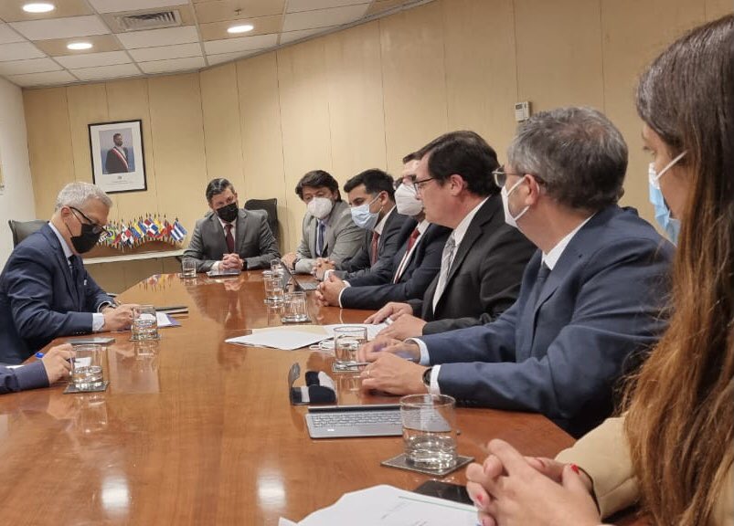 fesenap's tweet photo. Hoy nos reunimos con el nuevo Ministro de Energía @claudiohuepe donde conversamos sobre los  desafíos del nuevo gobierno y nuestro compromiso con ENAP del futuro. #ENAP #fesenap @Andresmunozm @urkietex @cristiangrubiou @LaPaula_abogada @Julio_MaturanaF  @MinEnergia @JorgeFigue26 https://t.co/hpo8Iiw8gb