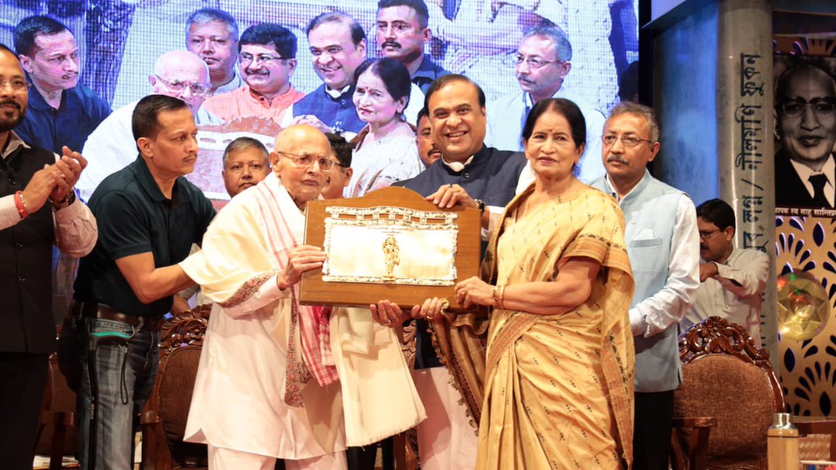 Rameswar_Teli's tweet photo. We whole-heartedly congratulate eminent Assamese poet #NilamaniPhookan dangoriya on being conferred with country's highest literary honour- the #Jnanpith award. We all are proud for this big success and achievement. @Jnanpith @himantabiswa https://t.co/hxvEdf9Hhr