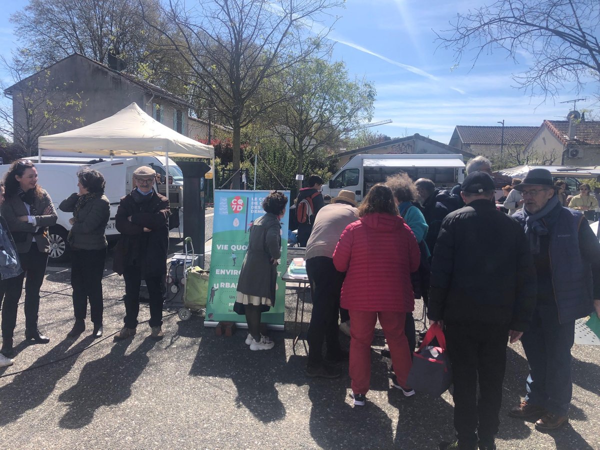 cq7deniers's tweet photo. Sur le marché #7deniers #Toulouse pour aller à la rencontre des habitants et expliquer le projet associatif @cq7deniers  #Environnement #Mobilité #VieQuotidienne #Urbanisme
➕ 20 adhésions en une matinée !
https://t.co/yX5UUVzpoP ? 👇
https://t.co/ywAgF3T7RX https://t.co/vC9ThVLm67