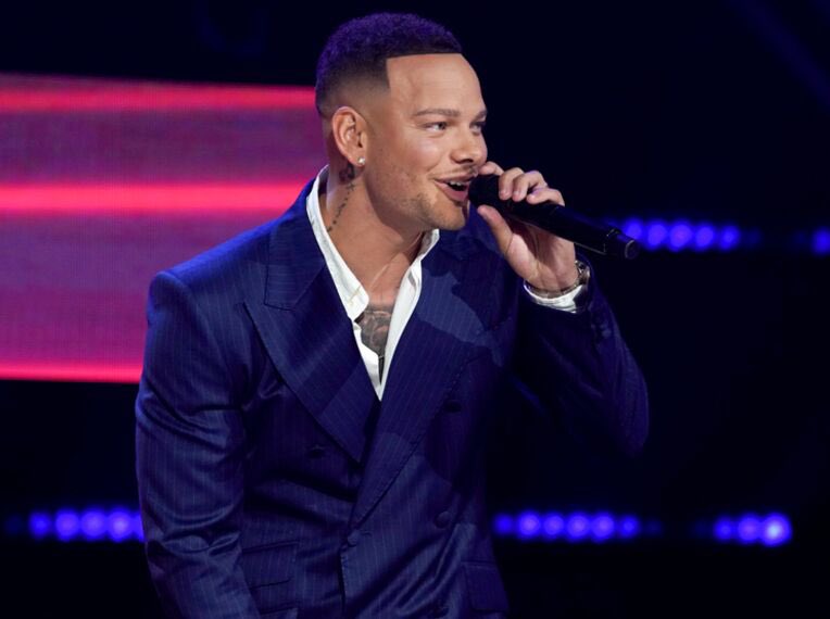 KaneBrownFamily's tweet photo. Video of the Year has a good ring to it! #CMTAwards 
-
#VoteKaneCMT https://t.co/bciRHCUJFB