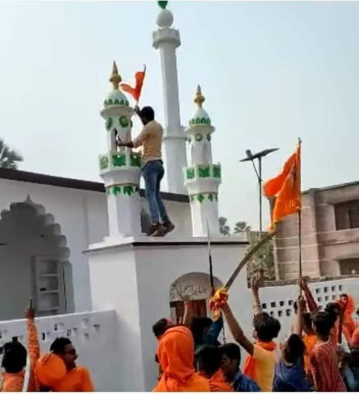 AteekPathan1221's tweet photo. The silence of the people of the world on the attack of saffron terrorists on Indian Muslims and their religious places is beyond comprehension.
#IndianMuslimsUnderAttack
@DrAlshoreka @manazirahsan190 
@MJALSHRIKA 
@alnassar_kw 
@Nas7om 
@LadyVelvet_HFQ https://t.co/FACd7LenLB