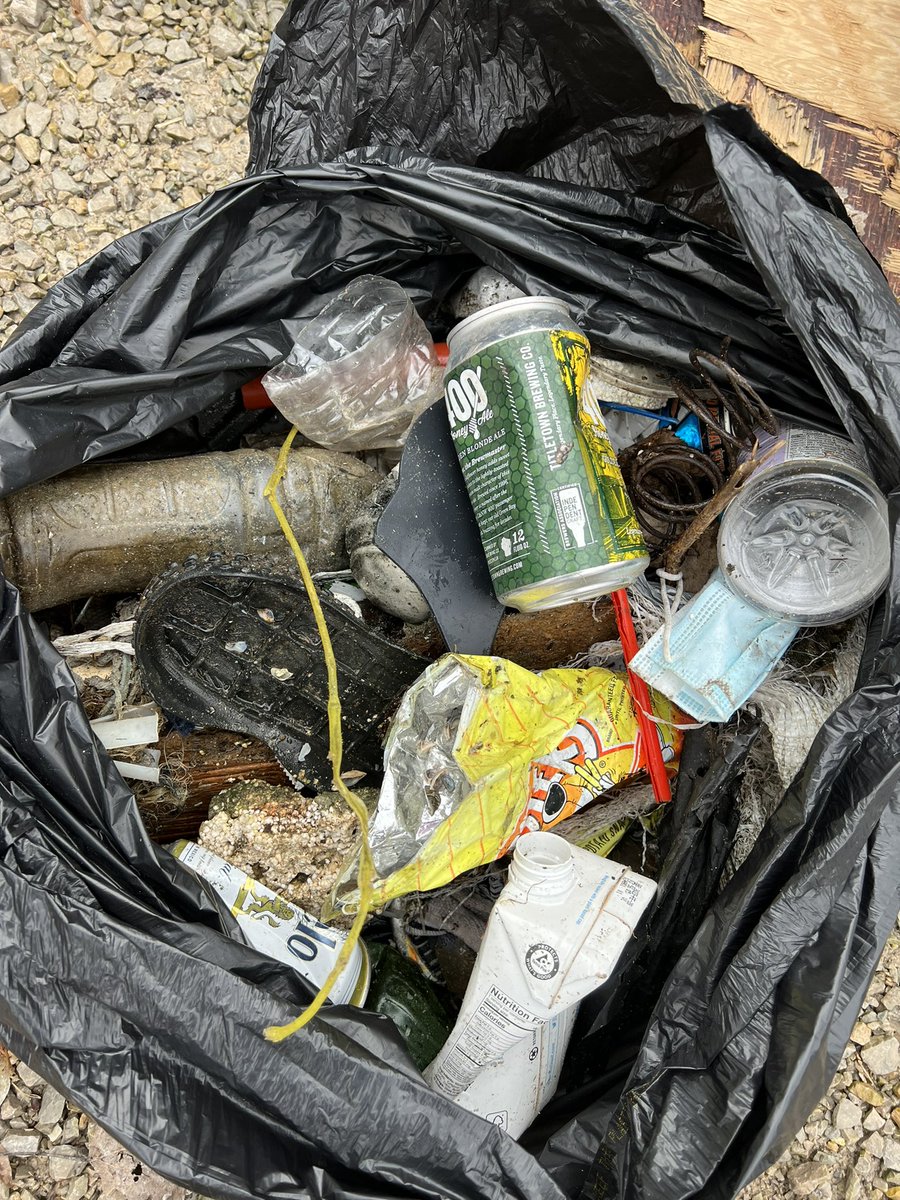 Dlanderspulaski's tweet photo. These @PCSD_PCMS #GreatLakes explorers helped remove nearly 200 lbs. of trash from the Bay of Green Bay during a chilly @A4GL beach clean-up this past weekend…most of it plastic! @UWiscSeaGrant https://t.co/97trexH5s1