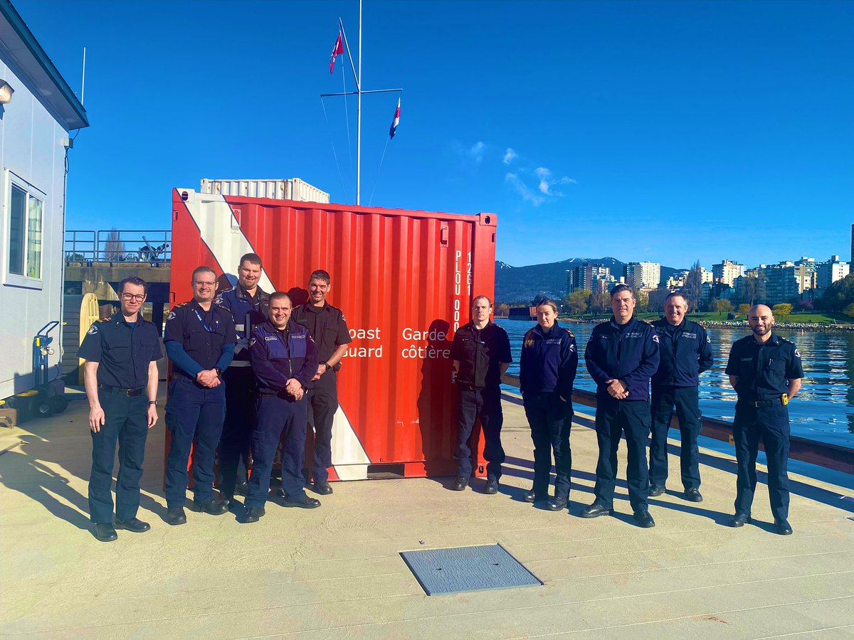 tmakrides's tweet photo. Thank you to the Kitsilano  @CoastGuardCAN team who hosted our @BC_EHS #ParamedicSpecialists this morning.

As we head into the busy summer season it’s great to have an awareness of each other’s capabilities so that we can respond quickly and safely to water emergencies https://t.co/vWjWa1mXC4