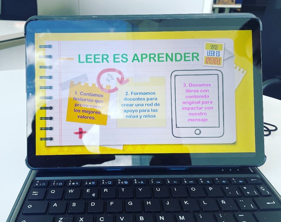 UlloaMoi's tweet photo. Con @Cgallardorr conociendo su programa #DonaUnLibroCambiaUnaMente su experiencia en #PREVENCIÓN de la #Migración y replicar el programa para combatir la #corrupción. #Educación es el camino para cambiar vidas. @SalvaPresidente https://t.co/CCRavgygMY