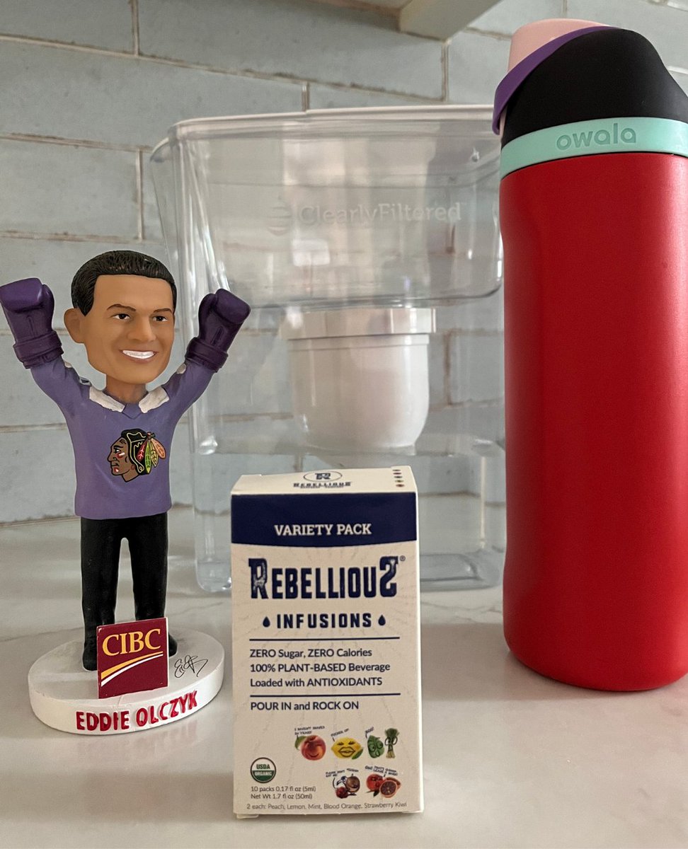 SportFuelChi's tweet photo. Whole team is here!

How are you hydrating this Monday?

#hydrationnation #performancefuel #hydratelikethepros #eatlikethepros

Get 10% off your @drinkrebellious with code SPORTFUEL10 at https://t.co/Z8OIZmHAJk! https://t.co/xNN2eftZYQ