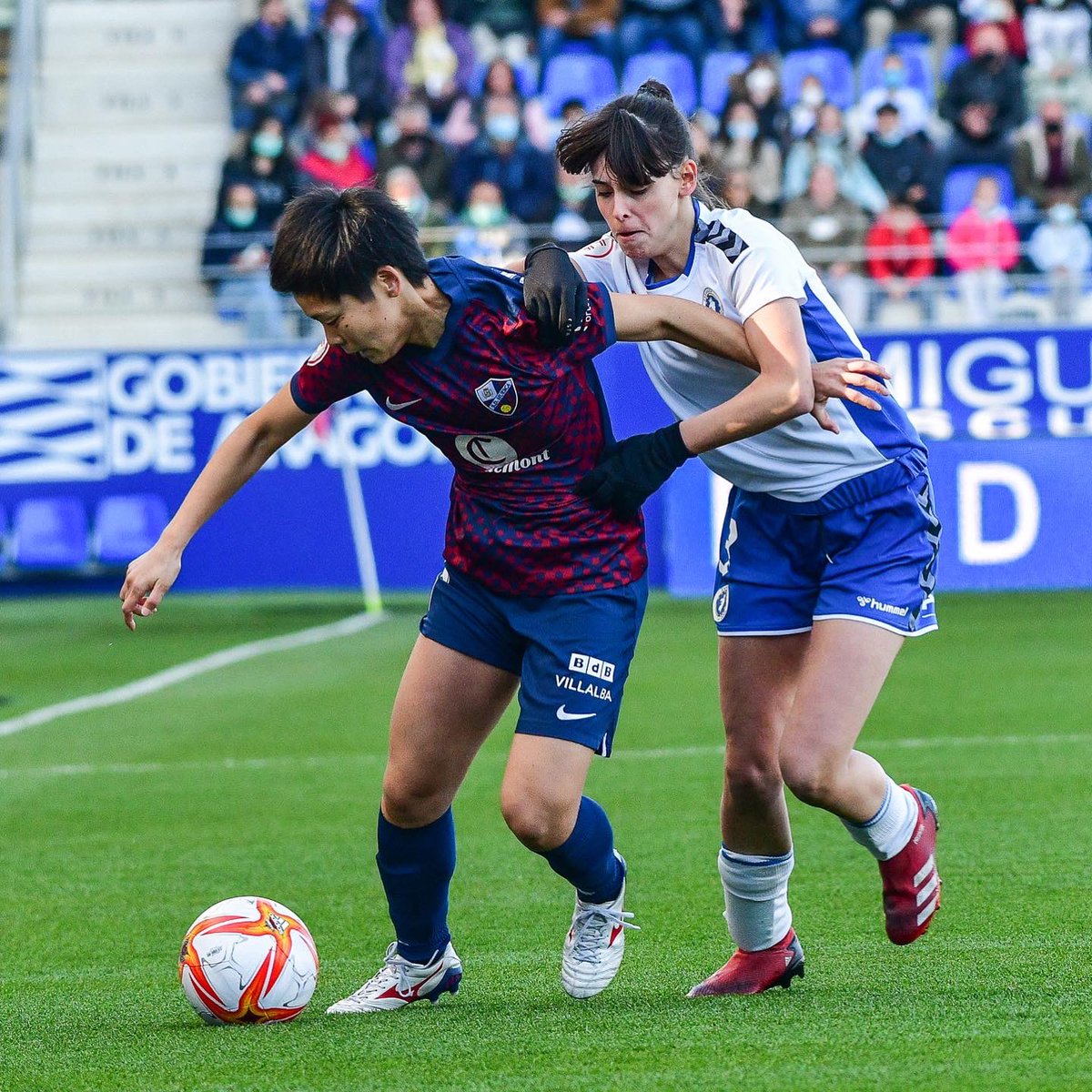 Mamrm5's tweet photo. 小学校の卒業アルバムに『女子プロサッカー選手になって、海外で活躍する！』と書いてから16年。
約6,000人の大観客のスタジアムで自分のゴールで勝つという最高の形で夢を叶えることができました。
簡単なことなんて一つもなかったけど、今までの全てが報われた気がして忘れられない1日になりました！ https://t.co/vw6u28eR4V
