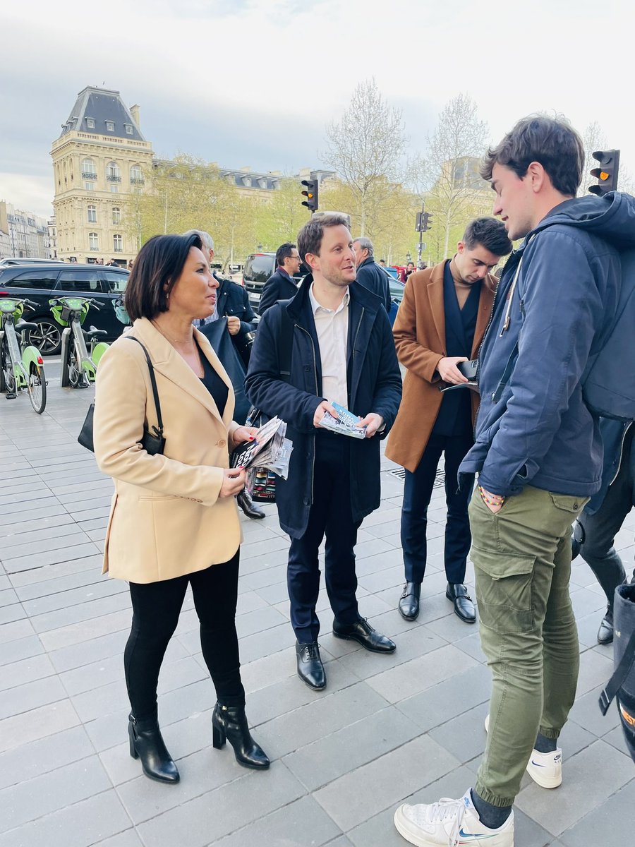 poitoux_g's tweet photo. 🚀 De retour sur le terrain à République!

Le 24 avril le seul bulletin pour donner un avenir à la jeunesse, pour une France forte, humaniste, républicaine, européenne tournée vers le progrès c’est @EmmanuelMacron 🇫🇷🇪🇺 https://t.co/h1eIPdCZrJ