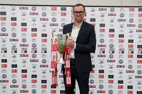 RPountainSport's tweet photo. 🤝Farewell gaffer. Captain, leader, legend! 
17/18 - 18th - Guided to FL safety
18/19 - 12th - 6 points off P/O
19/20 - 2nd - Promotion to L1
20/21 - 12th - 8 points off P/O

4 years of success which will forever be remembered. This season will not define your legacy. #CreweAlex https://t.co/RNEZappOI3