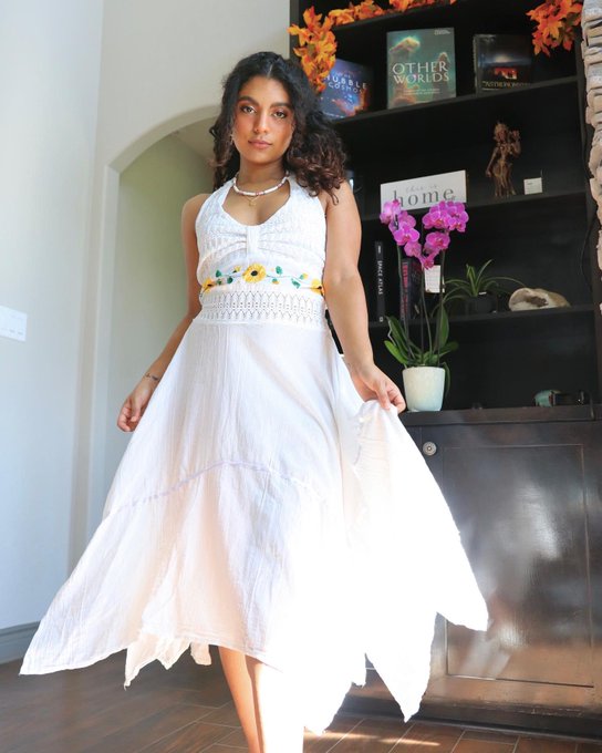 Here to dog sit &amp; eat all your snacks 👀💕 https://t.co/LvtgKKPTEy