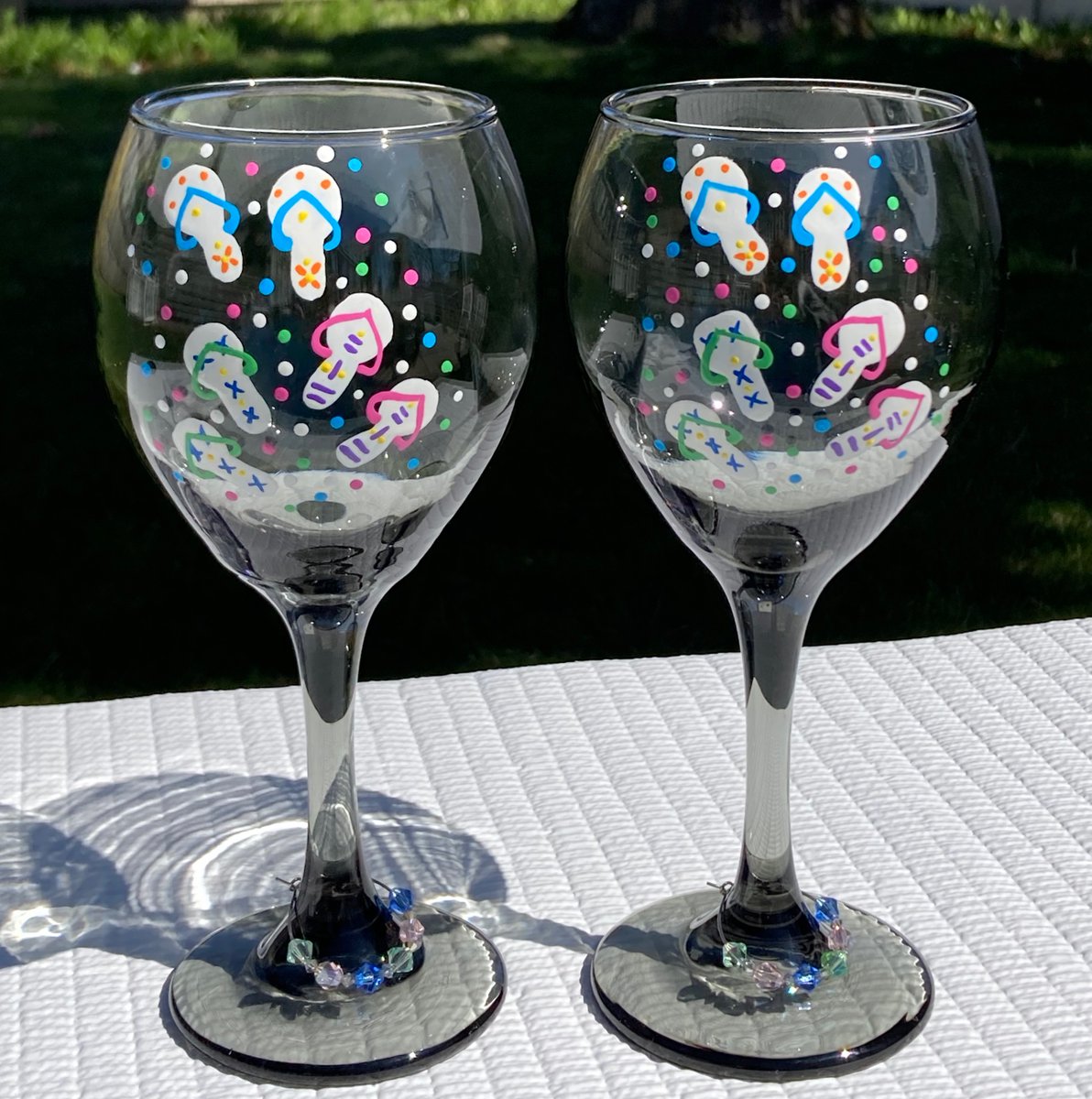 Flip flops glasses etsy.com/listing/119439… #flipflops #Flipflopglasses #summerglasses #TMTinsta #mothersdaygift #birthdaygift #paintedflipflops #giftsformom #MothersDay2022