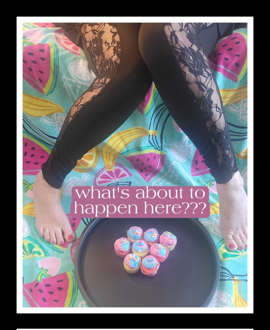 I ❤️ creating custom content, especially fun and playful requests. https://t.co/rBJcZW0bVc