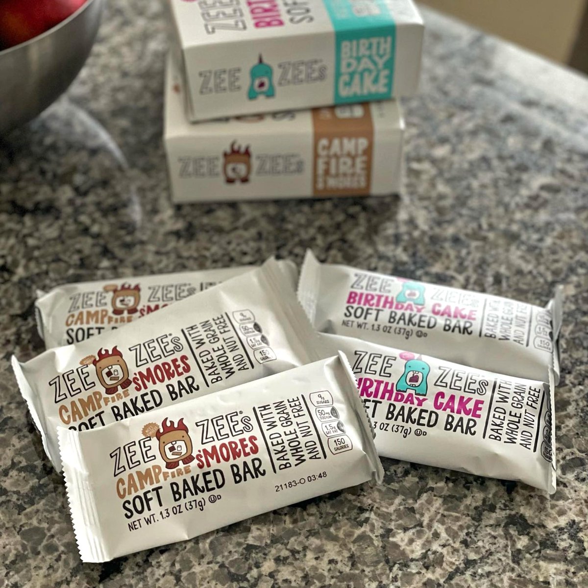 ZeeZeesFoods's tweet photo. It's after school and you're hungry - what #snacks do you grab? We grab our #CampfireSmores or #BirthdayCake Soft Baked Bars! 🏕️ 🍫 🎂 🎉 #zeezees #softbaked #softbakedbars #breakfastbar #snackbar #wholegrain #toddlersnacks

Shop #afterschoolsnacks at: https://t.co/DNw0NWaRCU https://t.co/v9cjgM5XTb