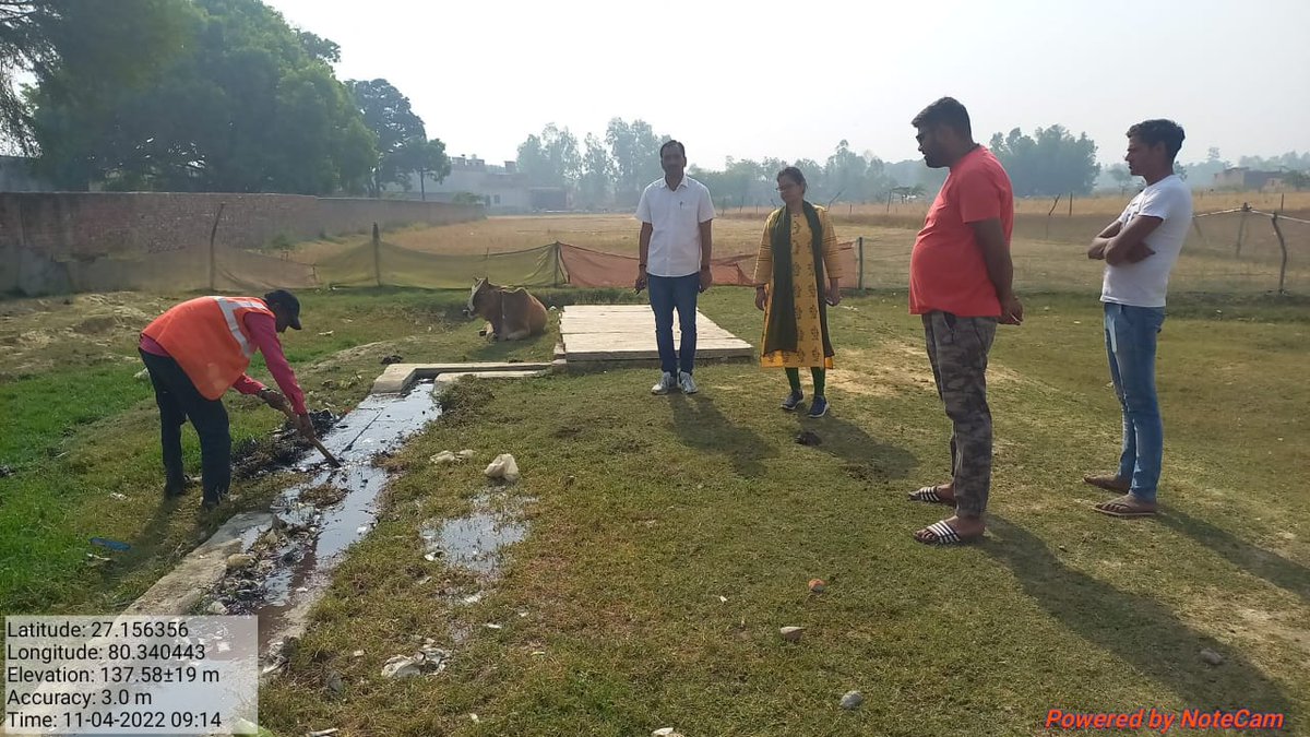 sitapurlivenews's tweet photo. #हरदोई: शासन एवं जिला अधिकारी के आदेश के क्रम में ईओ रेणुका यादव द्वारा नगर पंचायत कछौना पत्सैनी के वार्ड संख्या 6 और 11 का निरीक्षण किया गया सभी सफाई कर्मचारी कार्य करते हुए पाए गए तथा पब्लिक से सफाई व्यवस्था के विषय में फीडबैक भी लिया गया  । @RenukaSkumar2 https://t.co/cTL7uvH06P