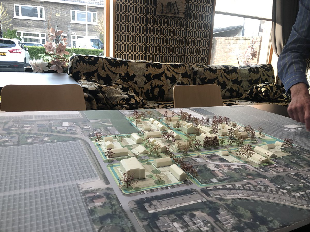 CGardien's tweet photo. Info avond over nwe woonwijk De Driesprong in Kwintsheul. @GemWestland vertelt over bestemmingsplan. 
Ontwikkelaar @Weboma en @VanMierloBouw verwachten na de zomer ‘22 met verkoop te starten. Prachtige groene wijk met 30% woningen in sociale en bereikbare segment.#wldebat https://t.co/OI6a70EMFr