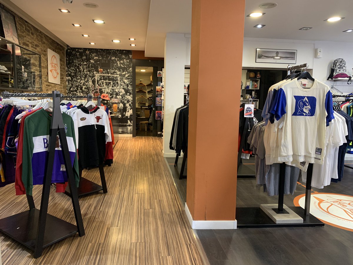 TiroLibreScq's tweet image. ¿Nos ayudáis a difundirlo?
Seguro que aún queda mucha gente que no nos conoce…y por si quieren aprovechar la Semana Santa para visitarnos…😉
Estamos en Santiago de Compostela c/Ramón Cabanillas n11 bajo y tb en web: tirolibresantiago.com
Somos vuestra tienda de basket🏀 📣