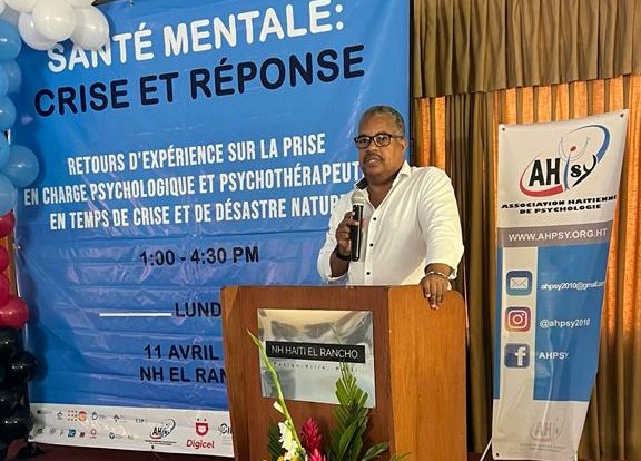 Ronald Jean-Jacques, membre fondateur de l'Ahpsy, instigateur de plusieurs initiatives dont CIPUH, professeur à la Faculté des Sciences Humaines, un des meilleurs, qui a formé plusieurs générations d'étudiants et continue à être une voix importante de la Santé Mentale en Haiti.