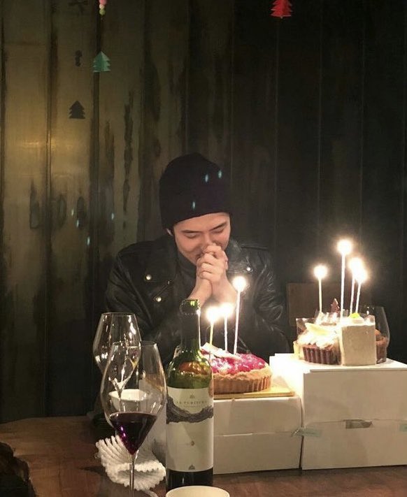 Happy birtday oh sehun.
Ga sangka bayi besar aku udah 28 tahun, perasaan masih berasa dia lulus sma kemarin. Terharu banget kayak time flies so fast 🥺♥️ 
#AprilsBlossomSEHUN 
#HappySehunDay