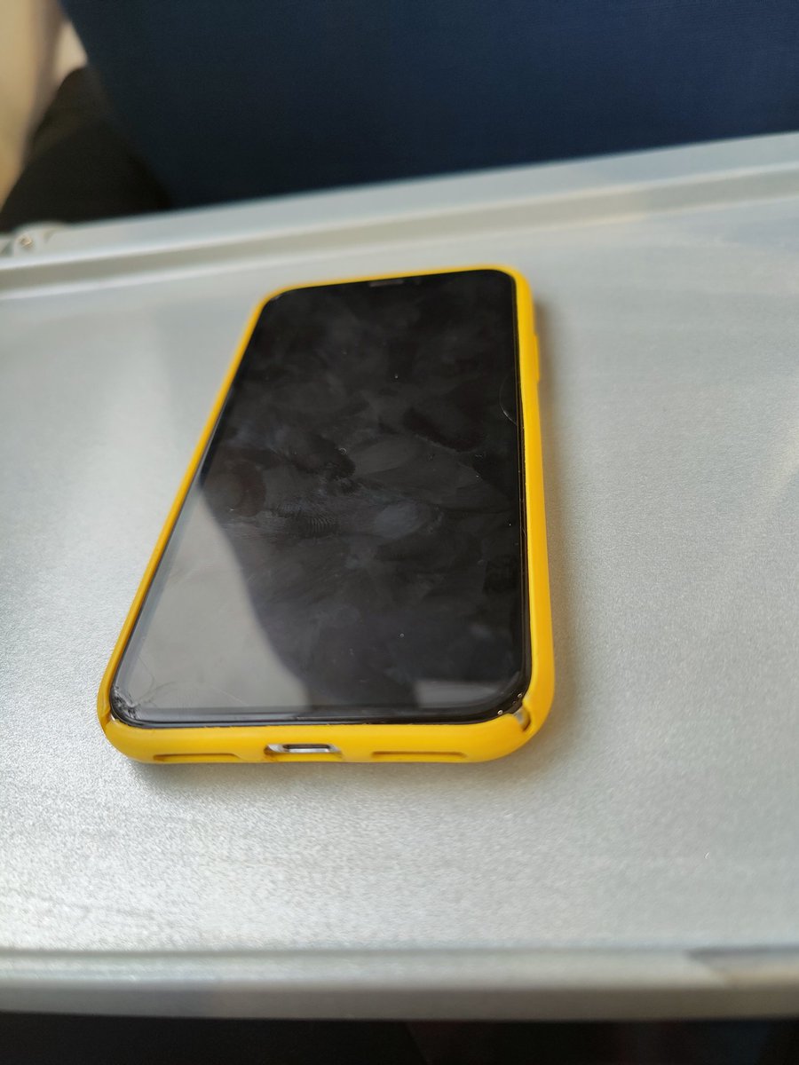 LMontagud's tweet photo. COMPARTE POR FAVOR !!!

Encontré esta tarde en el ferry (Ceuta - Algeciras)  de las 20.00 este iphone, si alguien sabe de quien es , por favor, que me avise...

Gracias https://t.co/pWWrBZBLKt