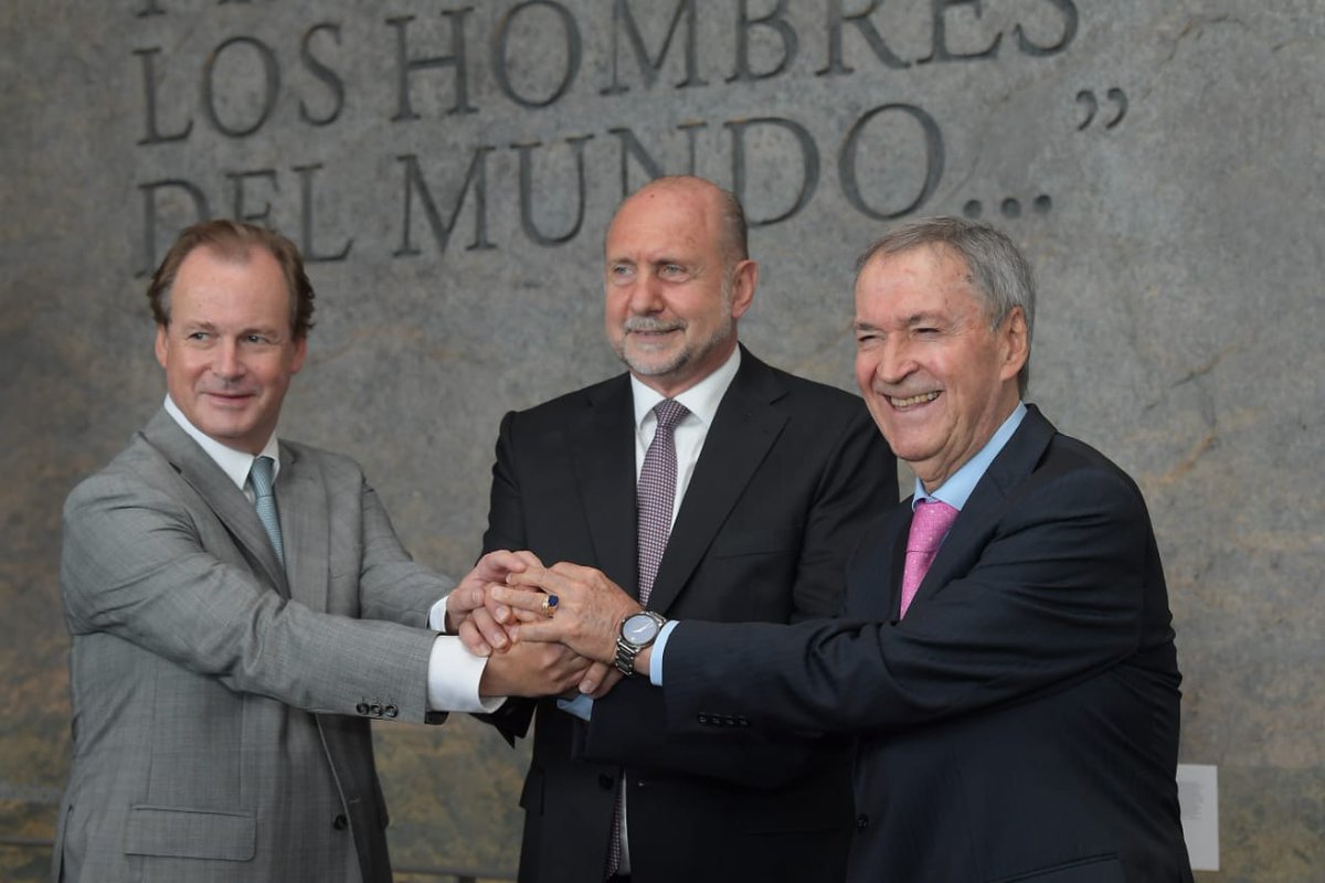 Asumo la Presidencia Pro tempore de la <a href="/RegionCentroOf/">Región Centro</a> con el desafío de seguir trabajando por un país federal que se mire desde el interior. #Córdoba, #SantaFe y #EntreRíos, forman parte del corazón productivo de la #Argentina y jamás abandonaremos el planteo de federalismo.