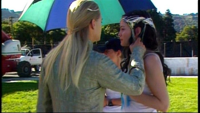dailybloomy's tweet photo. orlando and liv tyler on the set of lord of the rings <3 https://t.co/mKp6hUiM8V