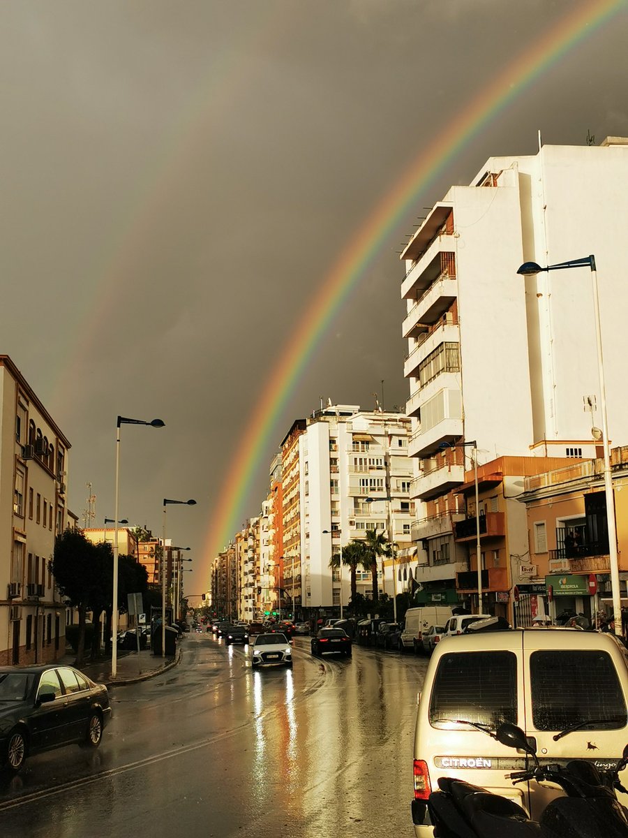 EmilioStylusp1's tweet photo. Impresionante arcoiris en el polvorín. @Meteohuelva https://t.co/EzU2kUwZMe