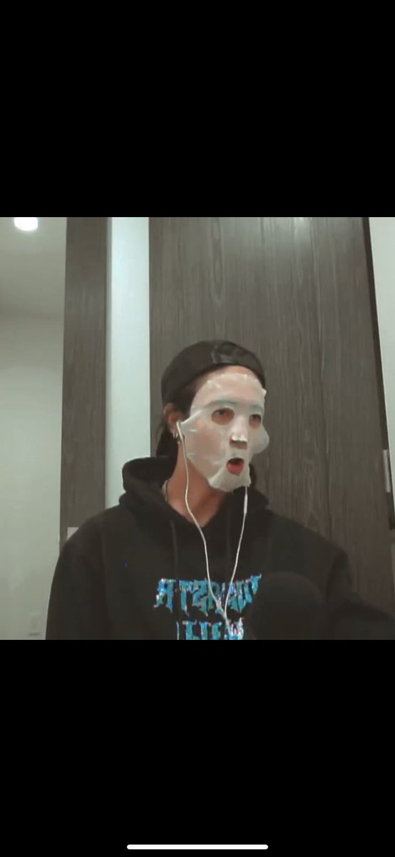 supersaiyanphan's tweet photo. HAPPY 19TH BIRTHDAY to our goofball walking meme SEBUSSY!! 💖 @ImSebastianMoy we love you so much! you deserve the moon and the STARS 🥲🥰 thank you for being you 🥺💖 #HBDsebubba #OurIconicSebubba https://t.co/pAsDBMBRmj