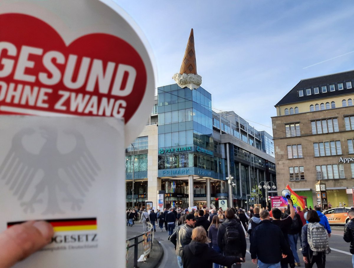 dantecologne's tweet photo. #Spaziergang für unsere Freiheit! 🇩🇪 Noch sind unsere Grundrechte in Gefahr, noch besteht die sinnlose #Impfpflicht für Pflegekräfte.
#Köln #K1104 https://t.co/lwK07YIZac