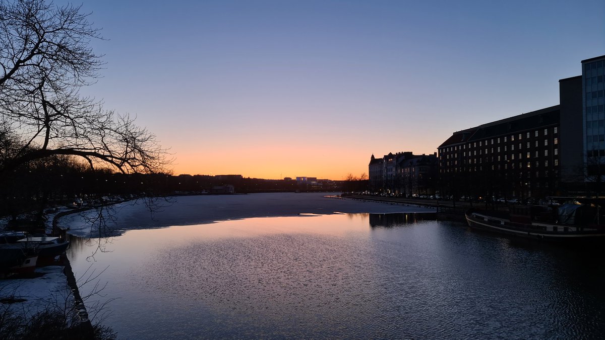 istvan_mak's tweet photo. Yes, there is still some #snow and #ice left, but days are getting long, so #Summer is coming!!!
.
.
.
#9pm #pitkäsilta #Hakaniemi #Helsinki #HEL #HELyeah #VisitHelsinki #MyHelsinki #Finland #ThisIsFinland #NordicSummer https://t.co/KUfSZbCLOa