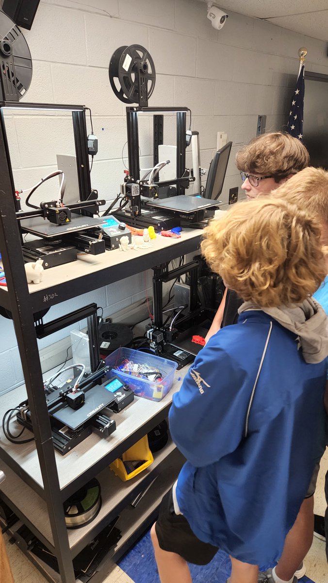 Gluckaneering's tweet photo. Intro students are learning about part tolerances. At the moment, the Tennessee "T" design has an INTERFERANCE fit, and can't be assembled! Back to the drawing board! (Too bad we don't have Tennessee orange!) @CCSCTE #DesignThinking https://t.co/ABOkUa4kIJ