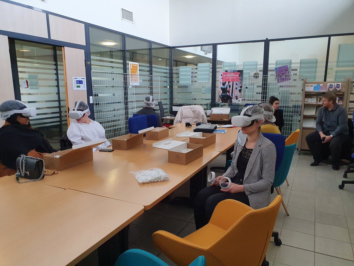 ProNadege's tweet image. #Gaillac #decouvertemetierservicesalapersonne
Aujourd&apos;hui, à Gaillac, des personnes ont pu découvrir les métiers de l&apos;aide à la personne grâce à la réalité virtuelle !