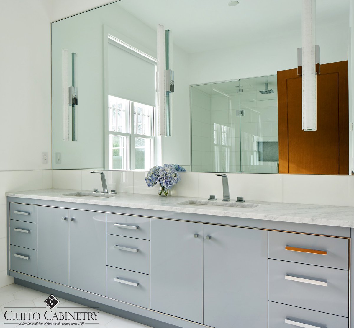 ciuffocabinetry's tweet photo. Clean lines, neutral tones, and sleek finishes. π
#ciuffocabinetry #customcabinetry #customvanity #vanity #vanitydesign #luxury #luxuryhomes #luxurydesign https://t.co/KVWaNGtTgv